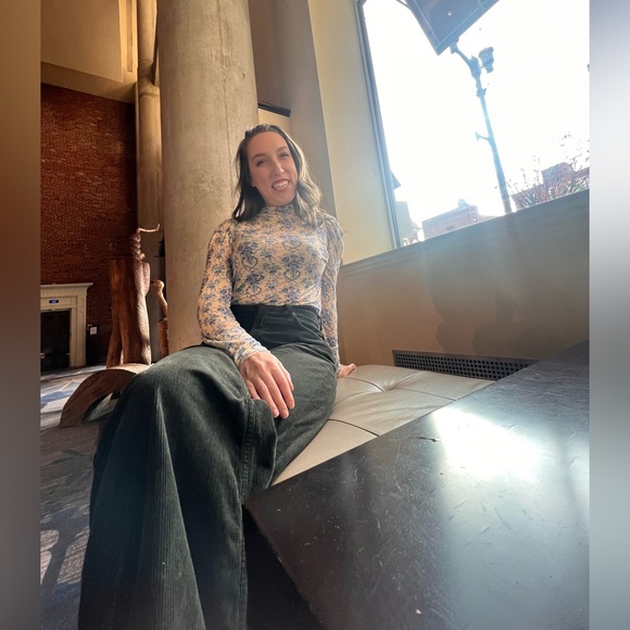 Meet your Posher, Kayla - Picture 6 of 7